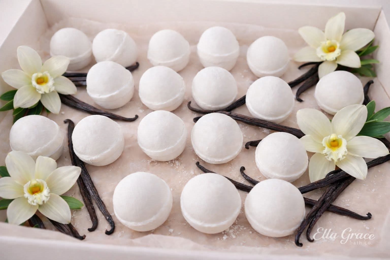 Vanilla Bath Bomb — Medium